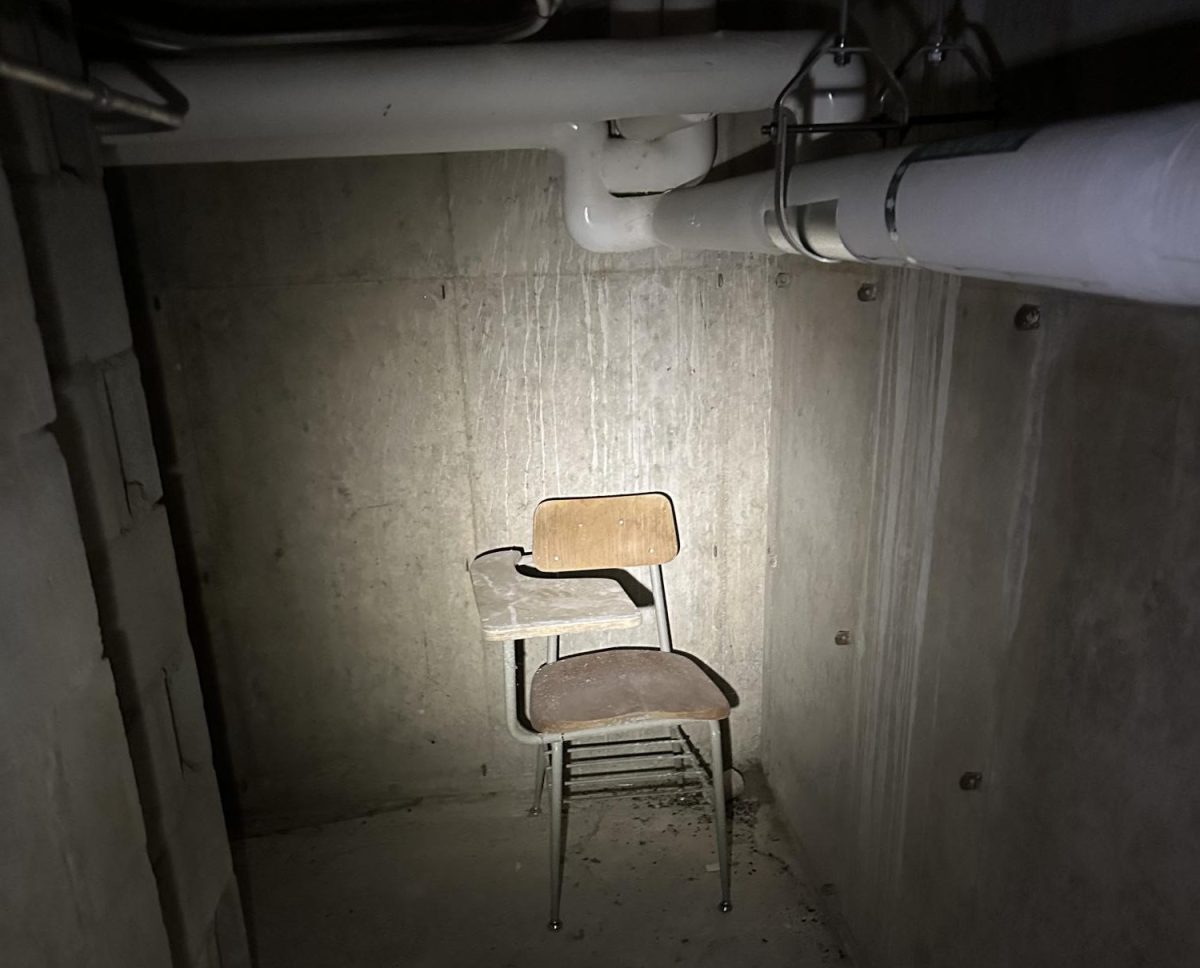 A singular desk in a corner of the tunnels.